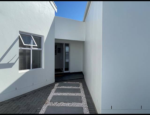 3 BEDROOM HOUSE FOR SALE IN LAGUNA SANDS